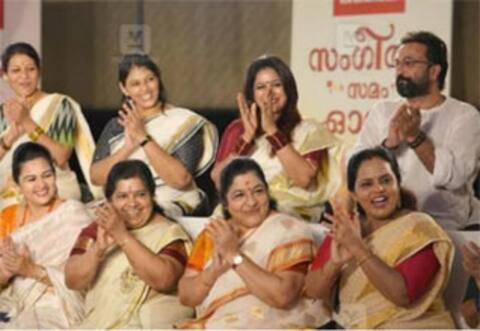 சித்ராவுடன் இணைந்து ஓணம் கொண்டாடிய பின்னனி பாடகிகள்