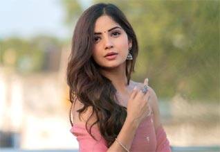 சூர்யாவுக்கு ஜோடியாகும் காஷ்மிரா பர்தேசி?