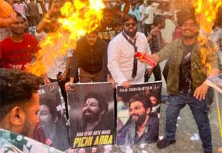 புஷ்பா 2 சம்பவம் எதிரொலி ; ஆர்யா-2 ரீ ரிலீஸான தியேட்டர்களில் பலத்த போலீஸ் பாதுகாப்பு