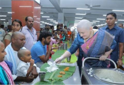 மகனுக்காக திருப்பதியில் முடி காணிக்கை செலுத்தி அன்னதானம் செய்த பவன் கல்யாண் மனைவி