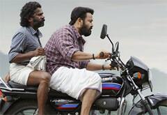 தொடரும் பட போஸ்டர் மூலம் ஹெல்மெட் விழிப்புணர்வு ; போலீஸுக்கே பூமராங் ஆக திரும்பிய கருத்துக்கள்