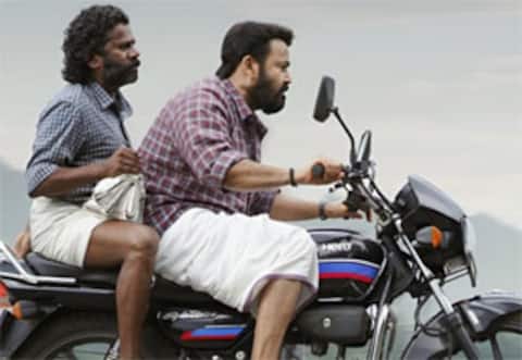 தொடரும் பட போஸ்டர் மூலம் ஹெல்மெட் விழிப்புணர்வு ; போலீஸுக்கே பூமராங் ஆக திரும்பிய கருத்துக்கள்