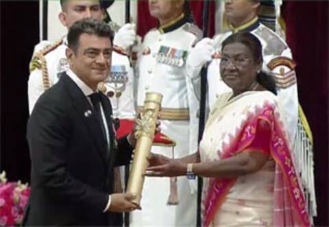 பத்ம பூஷன் விருது பெற்றார் அஜித்