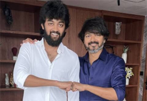 பன் பட்டர் ஜாமுக்காக ராஜு ஜெயமோகனை பாராட்டிய விஜய்