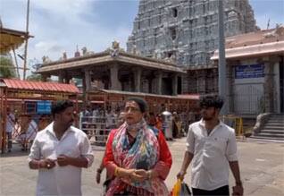 திருவண்ணாமலையில் கண்ணீருடன் தரிசனம் செய்த அம்பிகா