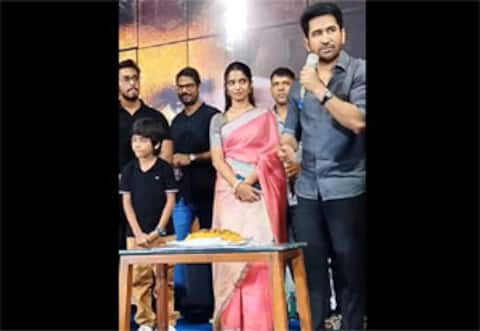 ஆமைக்கு மரியாதை, பிரியாணி கேக் : விஜய் ஆண்டனிக்கு என்னாச்சு