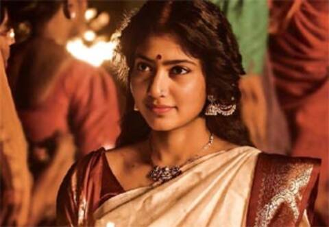 சோசியல் மீடியாவில் விமர்சிக்கப்படும் சாய்பல்லவியின் சீதா தேவி கதாபாத்திரம்!