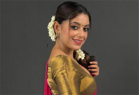 தமிழுக்காக வெயிட்டிங் : சிரிக்கும் சினேகா