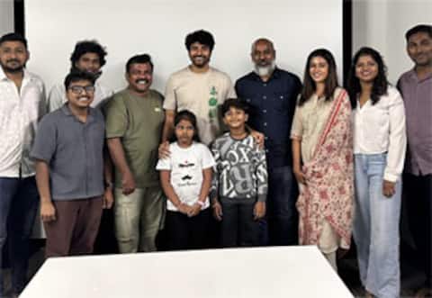 மெட்ராஸ் மேட்னி குழுவினரை அழைத்துப் பாராட்டிய சிவகார்த்திகேயன்