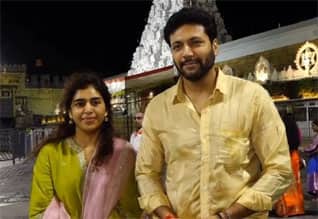 தயாரிப்பு நிறுவனம் துவக்கம்: திருப்பதியில் கெனிஷாவுடன் ரவிமோகன் சாமி தரிசனம்