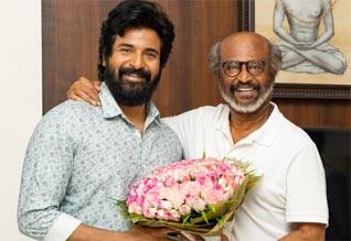 சிவகார்த்திகேயனை வாழ்த்திய ரஜினி: ஏ.ஆர்.முருகதாசை புறக்கணித்தாரா?