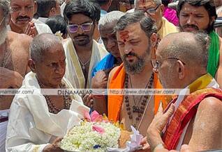 கொல்லூர் மூகாம்பிகை கோயிலுக்கு வைர கிரீடம், தங்க நெக்லஸ், வாள் : காணிக்கை வழங்கிய இளையராஜா