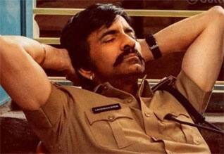 பாகுபலியால் ஒரு நாள் தள்ளிப்போகும் ரவிதேஜாவின் மாஸ் ஜாதரா ரிலீஸ்
