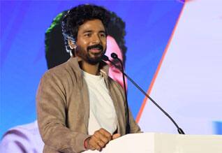 மூளை குறைவாக இருப்பதால்தான் நடிகராக இருக்கிறேன்: சிவகார்த்திகேயன்