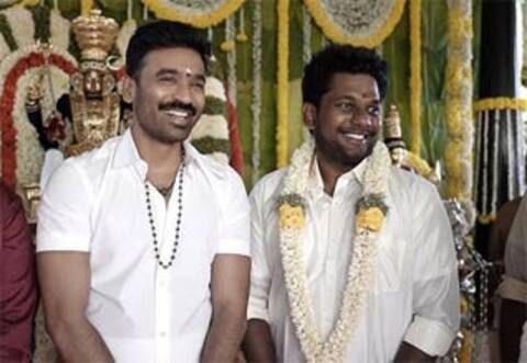தனுசை ஆச்சரியப்பட வைத்த இயக்குனர் விக்னேஷ் ராஜா!