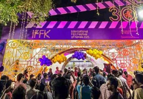 கேரள திரைப்பட விழாவில் 19 படங்கள் திடீர் நீக்கம்: ரசிகர்கள் ஆர்ப்பாட்டம்