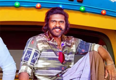 விஜயகாந்த் மகனை வாழ்த்த மனம் இல்லையா? கவுரவம், ஈகோ தடுக்கிறதா?