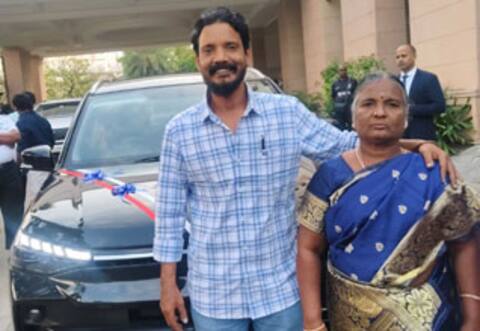 முதல் படம் வெளியாகும் முன்பே சிறை இயக்குனருக்கு கார் பரிசு