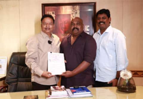 மாய பிம்பம் இயக்குனருக்கு அடித்தது ஜாக்பாட் : வேல்ஸ் பிலிம்ஸ்க்கு படம் இயக்குகிறார்