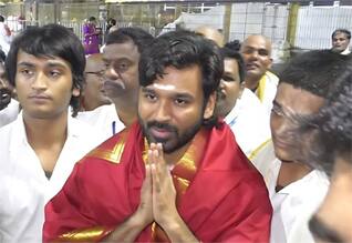 திருப்பதியில் தனுஷ் வழிபாடு : மகனை நடிகராக்குகிறாரா...