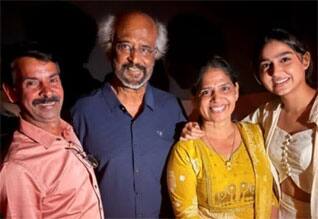சினிமா வாழ்க்கை முழுமை பெற்றது ; ரஜினியை சந்தித்த மகிழ்ச்சியில் அனஸ்வரா ராஜன்