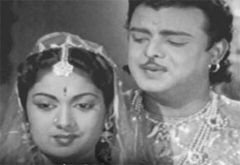 பிளாஷ்பேக்: நீதிமன்றத்தில் எதிரிகள், படப்பிடிப்பில் நண்பர்கள்