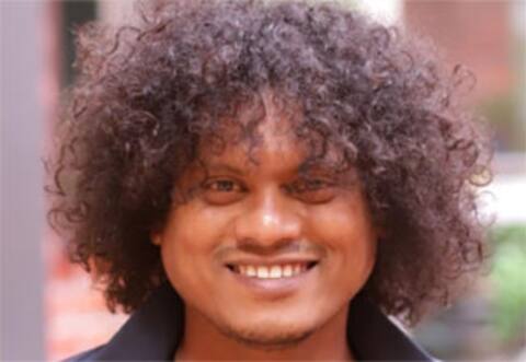 பாடகர் ஆன புகழ் : பிளாஷ்பேக் சொல்லி பீலிங்