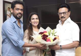 முதல்வரை சந்தித்த ரஜினி மகள் சவுந்தர்யா
