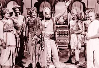 பிளாஷ்பேக்: நாடகத்தால் வெற்றி பெற்ற படம்