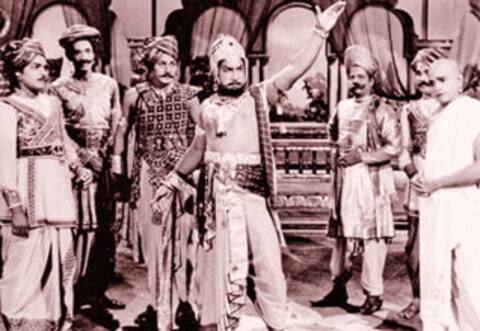 பிளாஷ்பேக்: நாடகத்தால் வெற்றி பெற்ற படம்