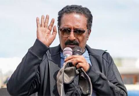 இந்து கடவுள் பற்றி அவதூறு: 100 கோடி நஷ்டஈடு கேட்டு பிரகாஷ்ராஜ் மீது வழக்கு