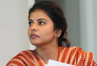 பாடகி ஸ்வாகதாவிற்கு பாலியல் தொல்லை: யார் அந்த இசையமைப்பாளர்?