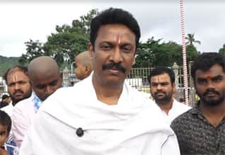 திருப்பதி கோயிலில் சமுத்திரக்கனி வழிபாடு : விஜய்க்கு வாழ்த்து