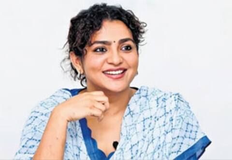 இத்தனை நாளாக செய்யாத ஒரு விஷயத்தை ஐம் நோபடி படப்பிடிப்பில் செய்த பார்வதி