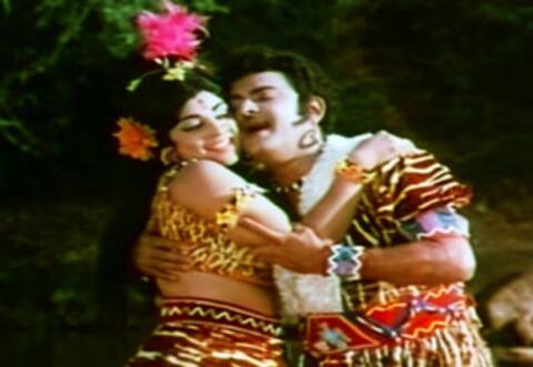 பிளாஷ்பேக்: முதல் பாகம் மலையாளத்தில், 2ம் பாகம் தமிழில்
