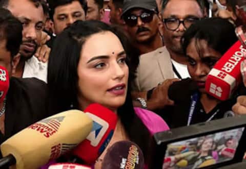 மலையாள நடிகர் சங்க தலைவர் பதவியை ராஜினாமா செய்தது ஏன் - ஸ்வேதா மேனன் விளக்கம்