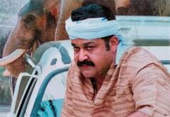 யானை தந்தங்களை வனத்துறையினரிடம் ஒப்படைத்த மோகன்லால்