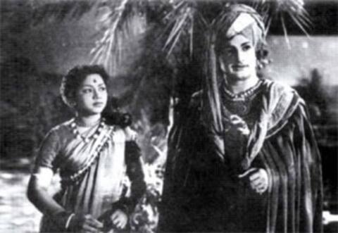 பிளாஷ்பேக்: எம்ஜிஆர் பாணியில் என்.டி.ராமராவ் நடித்த படம்