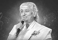 நினைவோ ஒரு பறவை..; பிரியாவிடை பெற்ற ஜானகி.. அரசு மரியாதையுடன் தகனம்