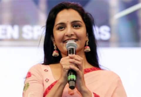 இறுதிச்சடங்குகளில் அநாகரிகம் ; கல்லூரி விழாவில் மஞ்சு வாரியர் காட்டம்