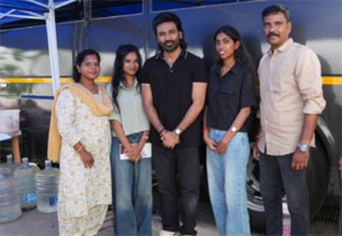 ரசிகர் மன்ற நிர்வாகிகள் மகள்களின் கல்வி செலவை ஏற்ற தனுஷ்