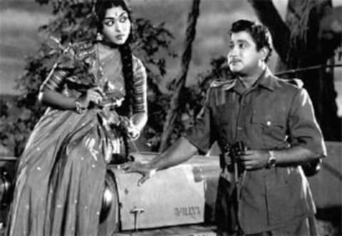 பிளாஷ்பேக்: சிவாஜி பட கிளைமாக்சை மாற்றிய எம்ஜிஆர்