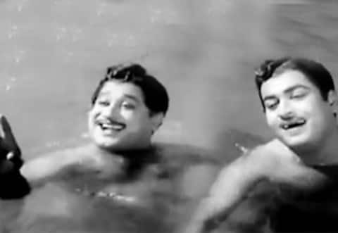 பிளாஷ்பேக் : நீச்சல் குளத்தில் படமான பாடல் காட்சி