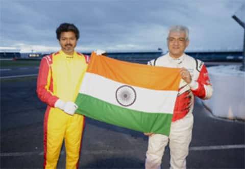 மூவர்ணக் கொடியுடன் முதல்வர் விஜய், அஜித்