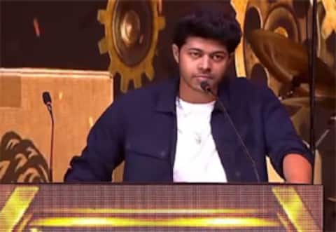 அப்பா, அம்மாவுக்கு நன்றி சொன்னார் : தாத்தா, பாட்டியை மறந்துவிட்டாரா?
