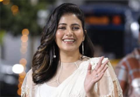 மனதார வாழ்த்தும் 4 பேர் இருந்தால் போதும்: தனது திருமணம் பற்றி அஞ்சலி கருத்து