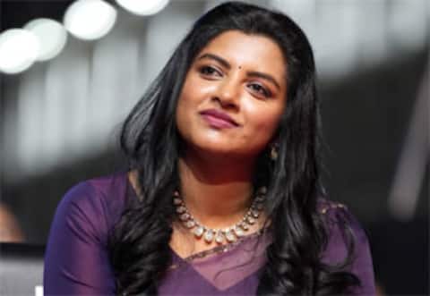 விஜய் சேதுபதியை பார்த்தால் பயம் : லிஜோமோல் ஜோஸ்