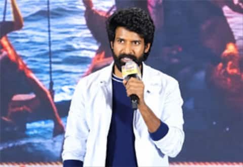 மேடையில் சூரியைக் கிண்டலடிக்க நினைத்துப் பல்பு வாங்கிய தொகுப்பாளர்கள்