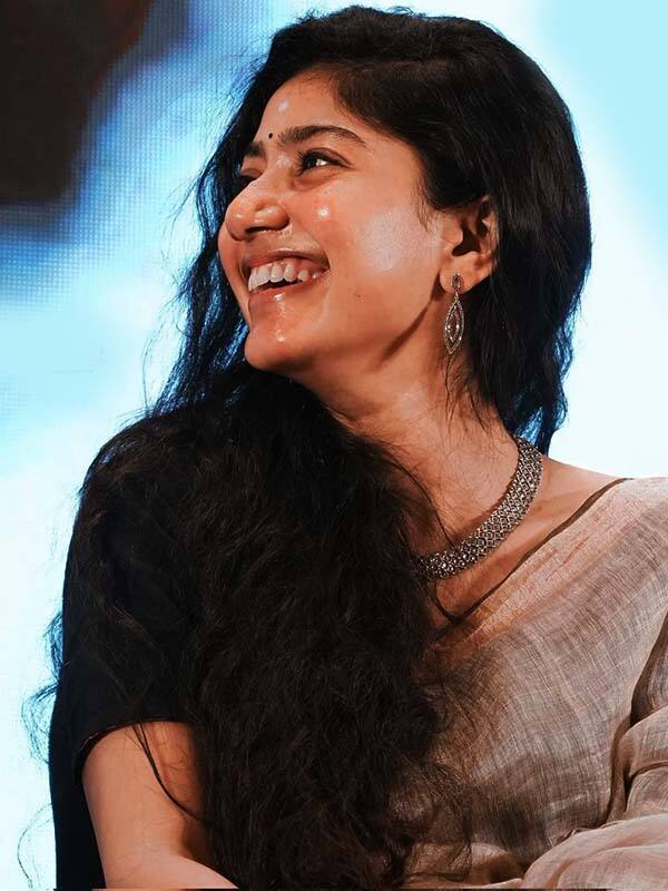 அலட்டல் இல்லா அழகு பதுமை சாய் பல்லவி...!