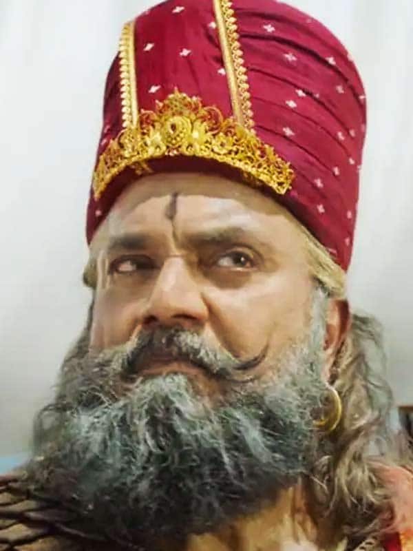 சரத்குமார், பார்த்திபன் : பழுவேட்டரையர்கள் தோற்றம் வெளியீடு